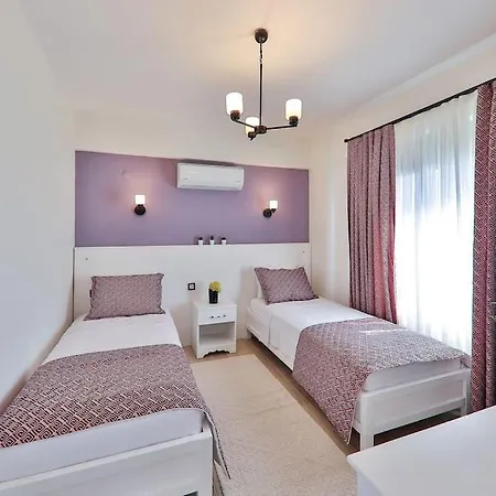 Balayi Ve Cekirdek Aileler Icin Bir Villa Kaş